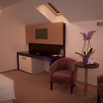 Lh Hotel&spa Готель