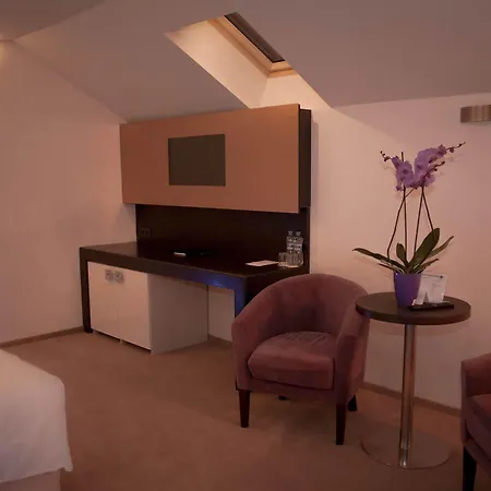 Lh Hotel&spa Hotel